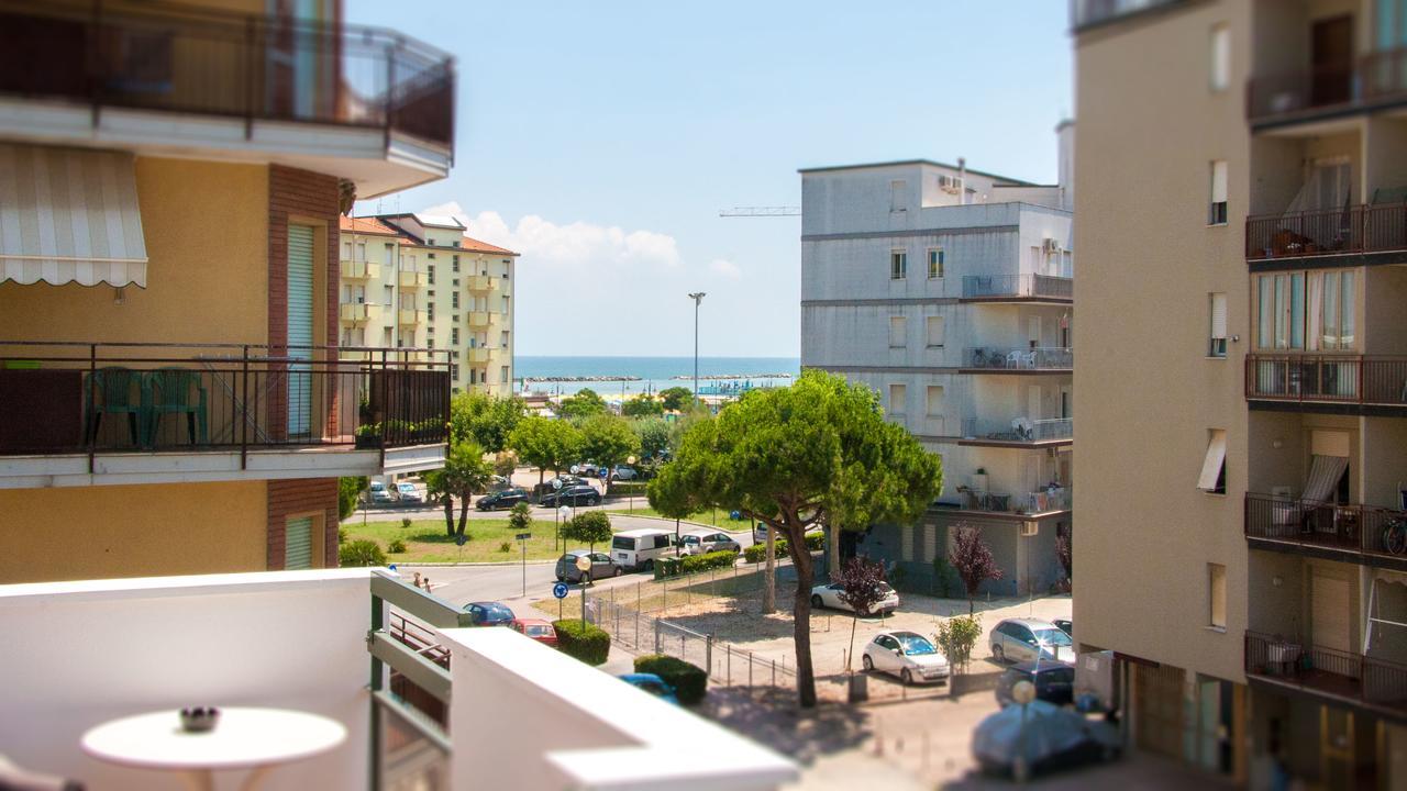 Hotel Raffaello Cesenatico Exterior photo